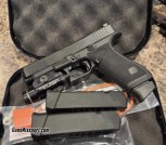 Gen 6 Glock 17 with extras 